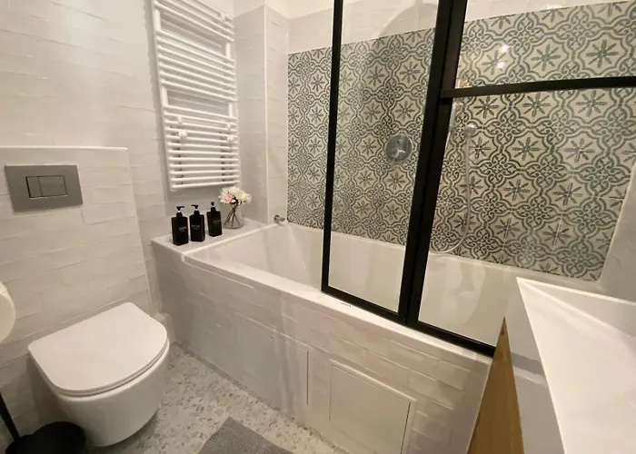 Calm & Charming Atelier In Paris