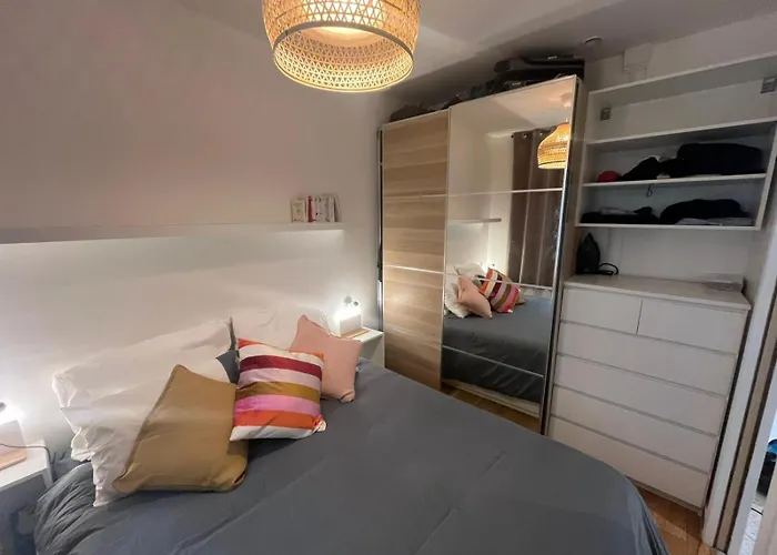 Calm & Charming Atelier In Appartement Paris