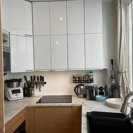 Calm & Charming Atelier In Apartment